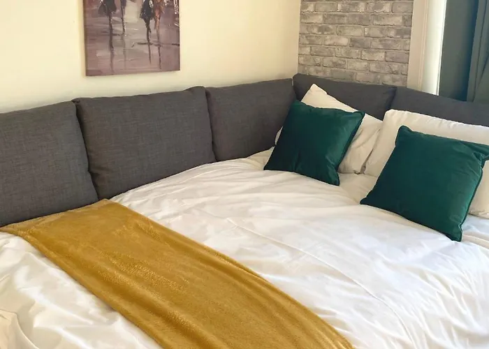 Cambridge Stays - 2Br Flat - Walk To Train Station & The Centre - Prime Location - Free Allocated Parking