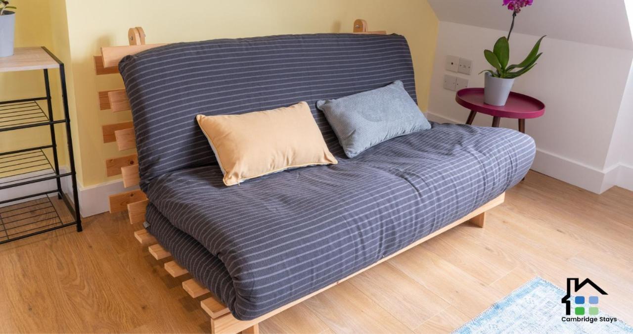 - 2br Flat - Walk To Train Station & The Centre - Prime Location - Free Allocated Parking