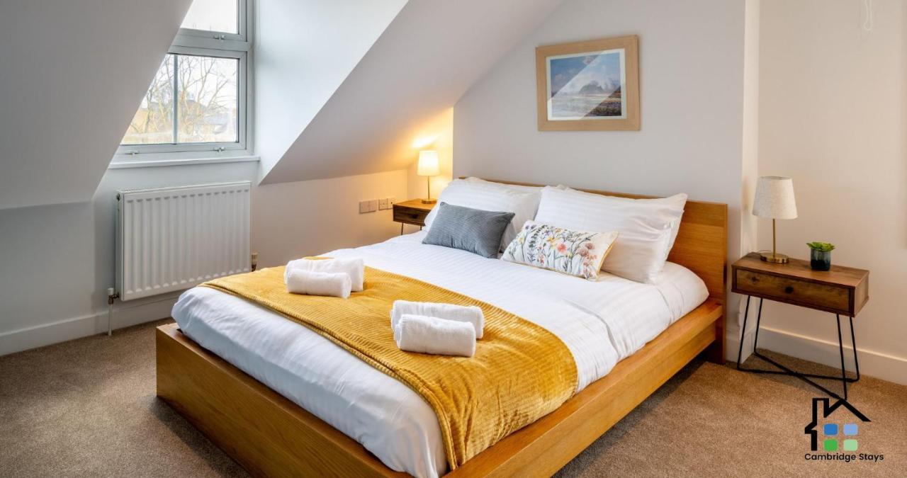 - 2br Flat - Walk To Train Station & The Centre - Prime Location - Free Allocated Parking * CBG