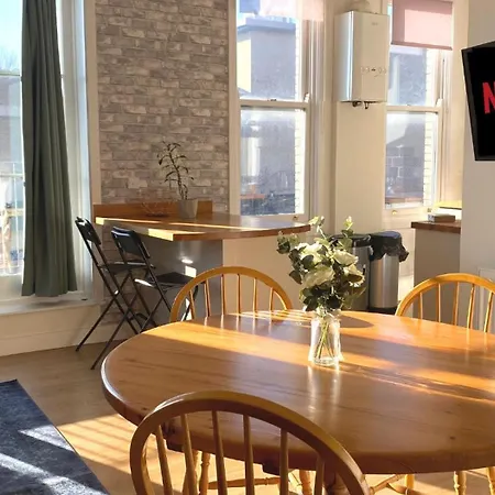 Cambridge Stays - 2Br Flat - Walk To Train Station & The Centre - Prime Location - Free Allocated Parking Exterior photo
