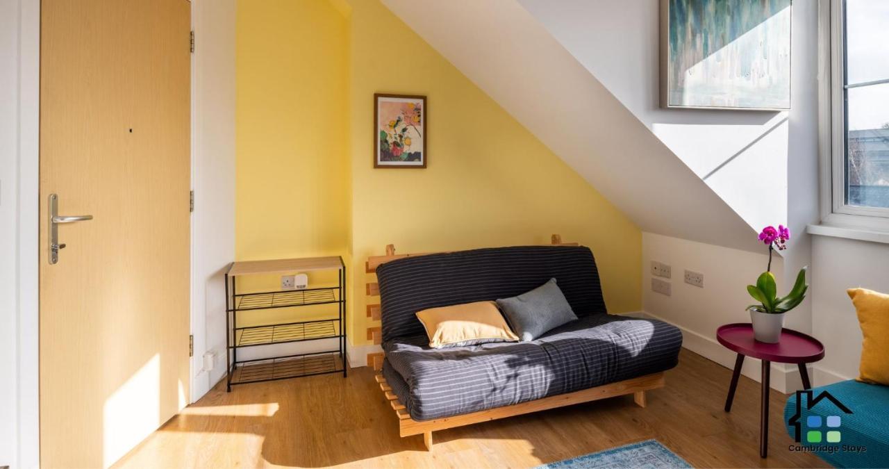 Apartment - 2br Flat - Walk To Train Station & The Centre - Prime Location - Free Allocated Parking *