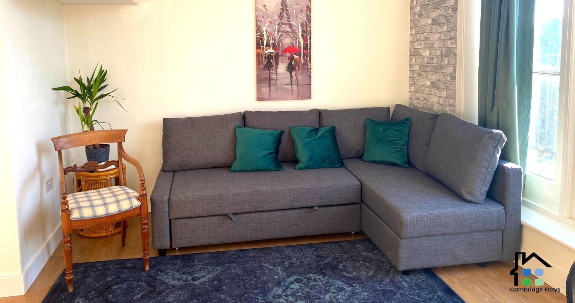 - 2br Flat - Walk To Train Station & The Centre - Prime Location - Free Allocated Parking Apartment