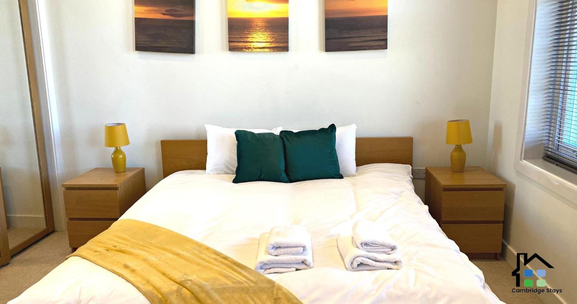 Apartment - 2br Flat - Walk To Train Station & The Centre - Prime Location - Free Allocated Parking *